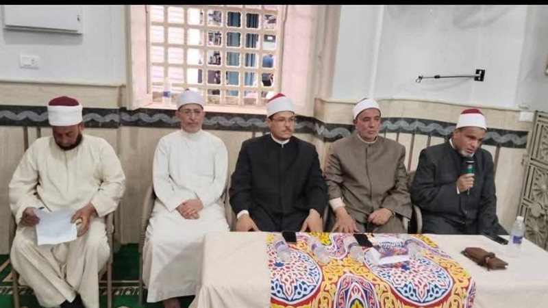 وكيل وزارة الاوقاف بالفيوم اثناء الجولة