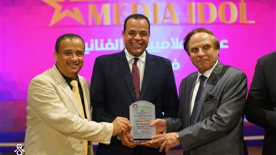 الإعلامي أيمن عدلي يفوز بجائزة “أفضل رئيس تحرير بالقنوات الإخبارية” لعام 2024/2025
