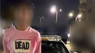 سقوط سائق يؤدي حركات استعراضية بموكب زفاف بسيارته في العجوزة