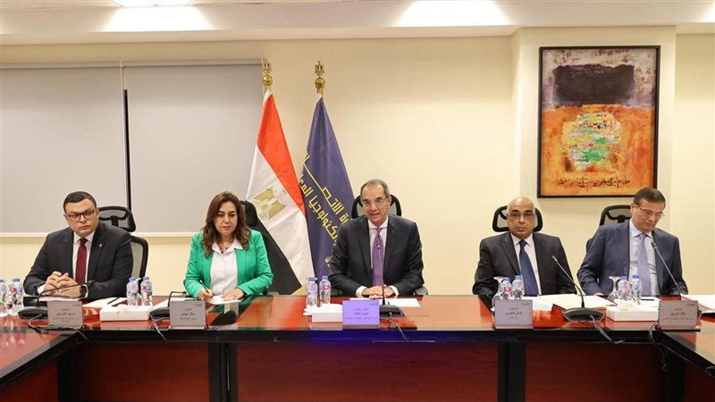 وزراء الاتصالات والعدل والتنمية المحلية والإسكان