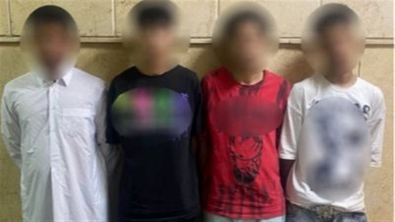 المتهمون عقب القبض عليهم 