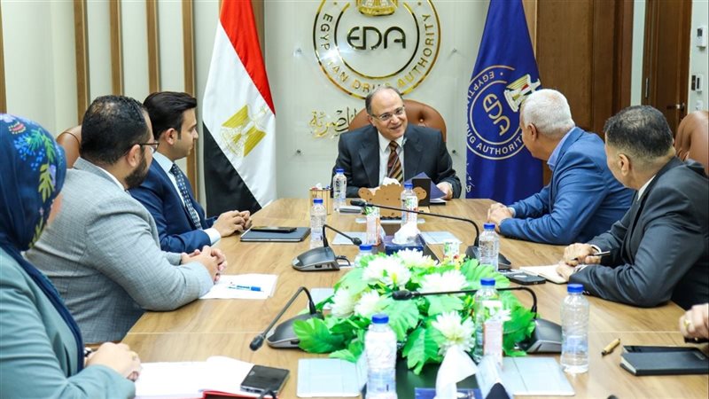 رئيس هيئة الدواء المصرية يعقد اجتماعًا مع ممثلي شركة فارما