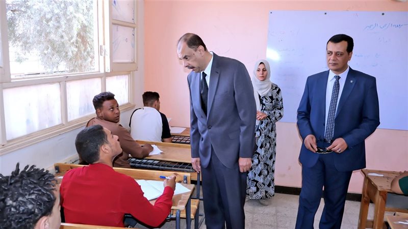 جانب من جولة المحافظ في المدارس
