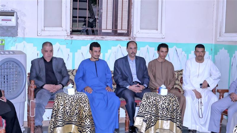 محافظ سوهاج يؤدى واجب العزاء 