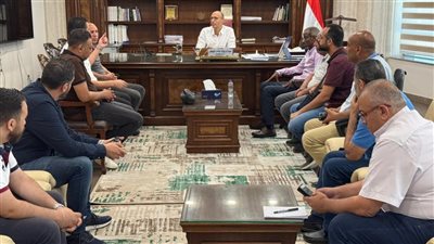 رئيس جهاز القاهرة الجديدة يلتقي سكان 