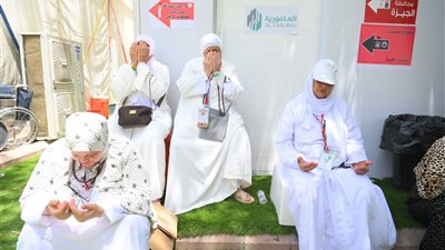 استعدادا للنفرة من عرفات.. حجاج الجمعيات يتهيأون للتوجه إلى مزدلفة