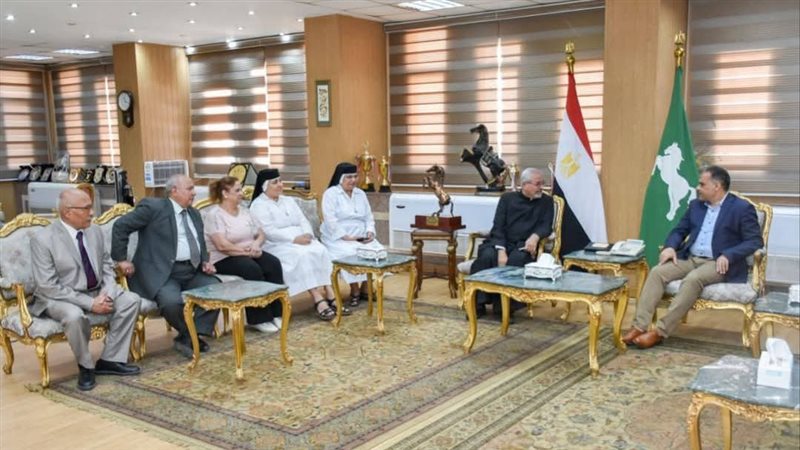 محافظ الشرقية يستقبل وفد من الكنيسة 