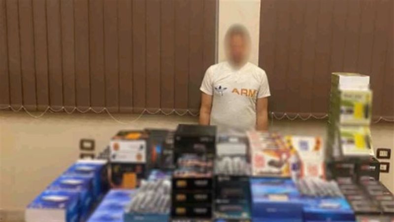 احد المتهمين عقب القبض عليه 
