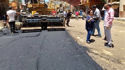 محافظ المنيا يتابع تنفيذ مشروعات رصف الطرق في مركزي ملوى ومطاي