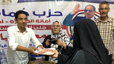 حماة الوطن يوزيع لحوم الأضاحي على الأسر الاكثر احتياجاً بالبساتين