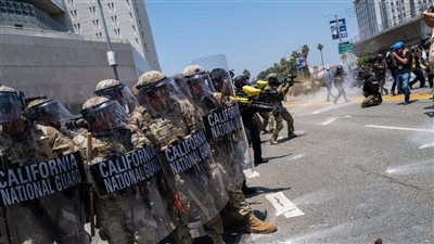 المظاهرات تجبر قوات مشاة البحرية على التوجه نحو شوارع لوس أنجلوس