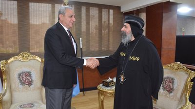 المحبة أساس وحدتنا.. الأنبا إغناطيوس يهنئ محافظ الغربية بعيد الأضحى المبارك