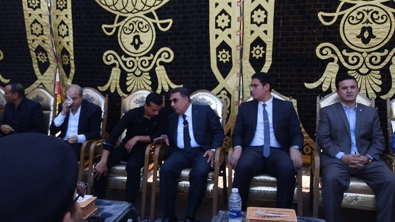 الأهالي والمسؤولون وأولهم محافظ الدقهلية في عزاء خالد