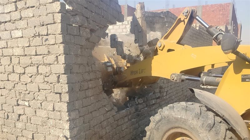 إزالة 20 حالة بناء مخالف بقرى البدرشين 