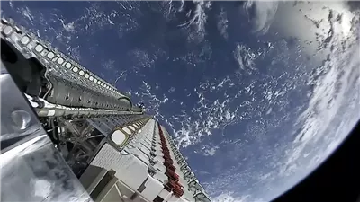 «سبيس إكس» تُرسل 26 قمرًا صناعيًا لتوفير الإنترنت الفضائي