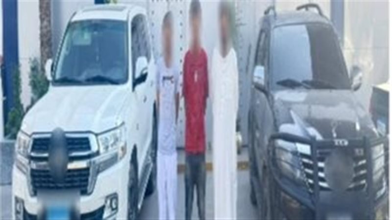 المتهمون عقب ضبطهم 