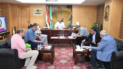 محافظ الفيوم يلتقي أعضاء مجلسي النواب والشيوخ لبحث مطالب المواطنين