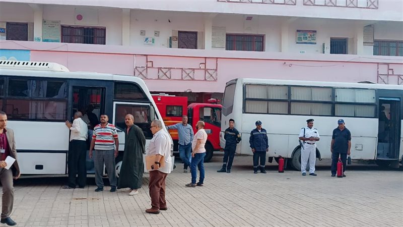 وكيل وزارة التربية أثناء المتابعة 