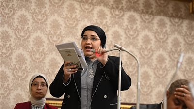 عضو التنسيقية توافق على مشروع الموازنة وتطالب بالالتزام بتوصيات لجنة الخطة