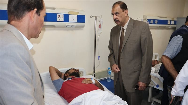 جانب من زيارة المحافظ للمصابين