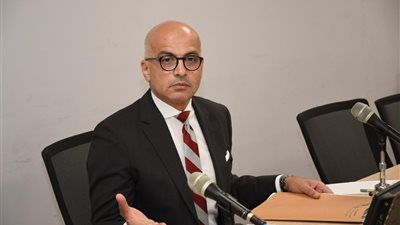 رئيس جامعة عين شمس يترأس الجلسة التاسعة لمجلس شؤون التعليم والطلاب