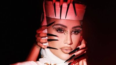 «لوك غريب وجريء».. مايا دياب تفاجئ جمهورها (صور)