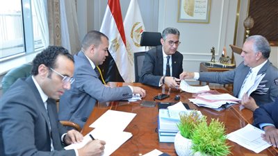 وزير التموين يلتقي عددا من أعضاء مجلسي النواب والشيوخ