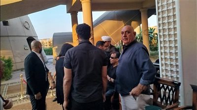 توافد النجوم على عزاء نجل الموسيقار صلاح الشرنوبي بمسجد الشرطة بالشيخ زايد