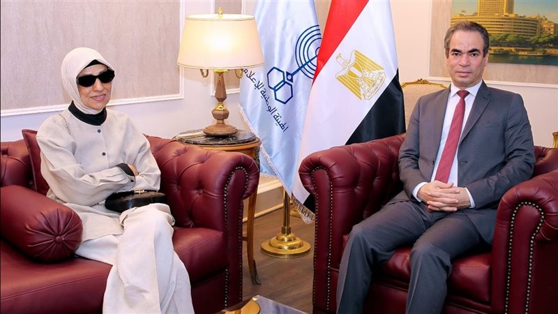 الكاتب أحمد المسلماني وهدى نجيب محفوظ