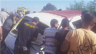  إصابة 11 شخصا في حادث تصادم سيارتين ميكروباص وملاكي بأسيوط 