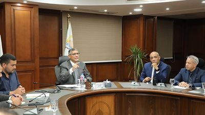 إعادة تشكيل المكتب الفني لدعم وتنفيذ المشروعات وتحسين جودة الخدمات بالجيزة
