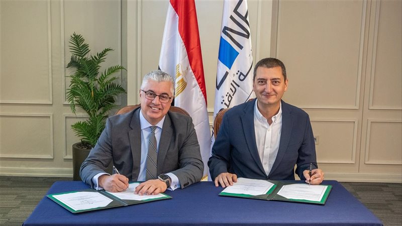 توقيع عقد مصنع الغزل