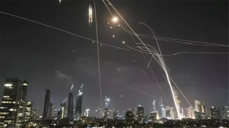 صواريخ إيران في سماء تل أبيب