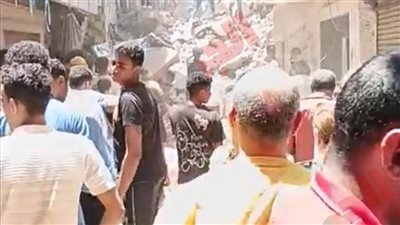 محافظ القاهرة يتفقد موقع انهيار عقارين منهارين بحدائق القبة ويتابع جهود فرق الإنقاذ