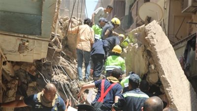 ارتفاع عدد الناجين في حادث انهيار عقارين بحدائق القبة إلى 3 أشخاص