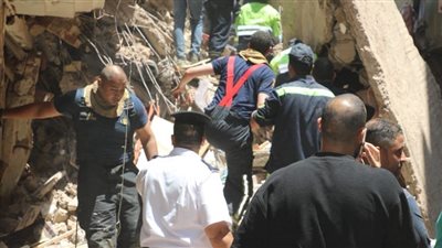 انهيار عقارين بحدائق القبة.. ارتفاع الناجين لـ 13 ووفاة شخصين (فيديو)