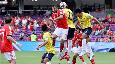 بعد توقف أكثر من ساعتين.. بنفيكا يضرب أوكلاند بسداسية بكأس العالم للأندية