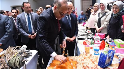 11 ماكينة خياطة منحة من وزارة العمل لخريجات دورة تدريبية بكفر الشيخ.. صور