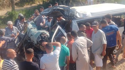 مصرع وإصابة 11 شخصا في تصادم ميكروباص بجرار زراعي بكفر الشيخ