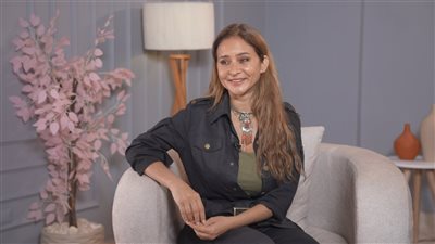 «شقيقها هددها بقتل زوجها».. نيللي كريم تكشف كواليس مرعبة انتهت بانقلاب سيارته