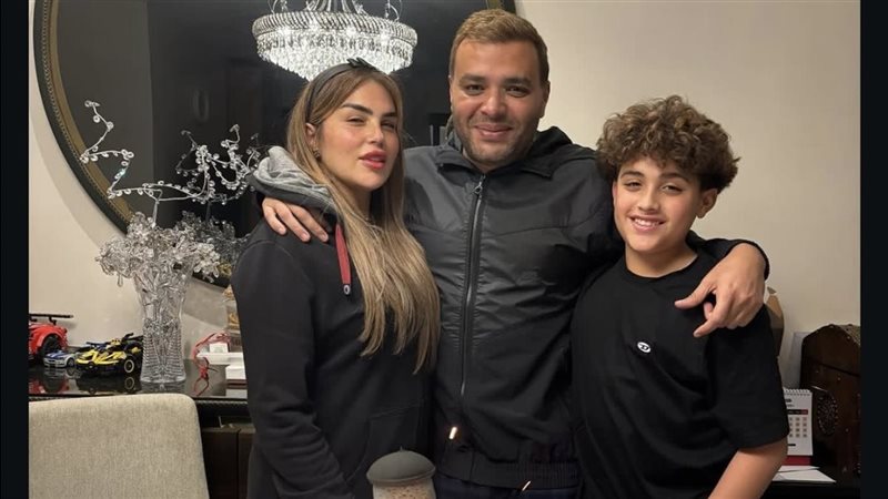 رامي صبري وزوجته وابنه