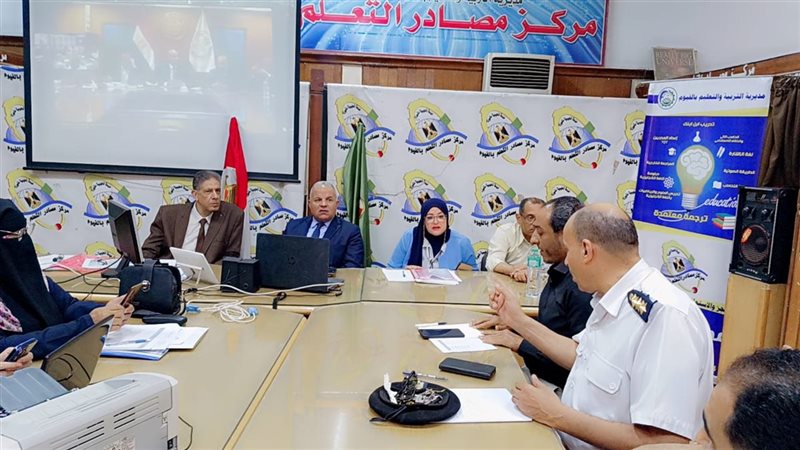 وكيل وزارة التعليم بالفيوم فى غرفة العمليات