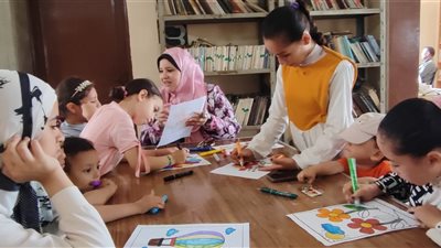 لإعادة تدوير خامات البيئة.. ورش فنية متنوعة بمكتبة الفيوم العامة