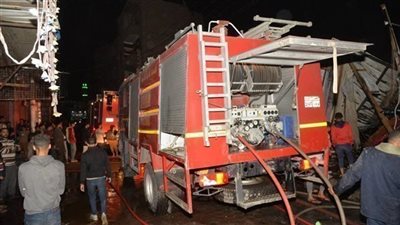 خلافات بين البائعين.. تتحول لمشاجرة وتنتهي بحريق في البضائع بحدائق القبة