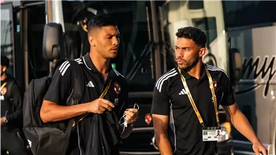 لقطات من وصول لاعبي الأهلي لاستاد ميتلايف لمواجهة بورتو