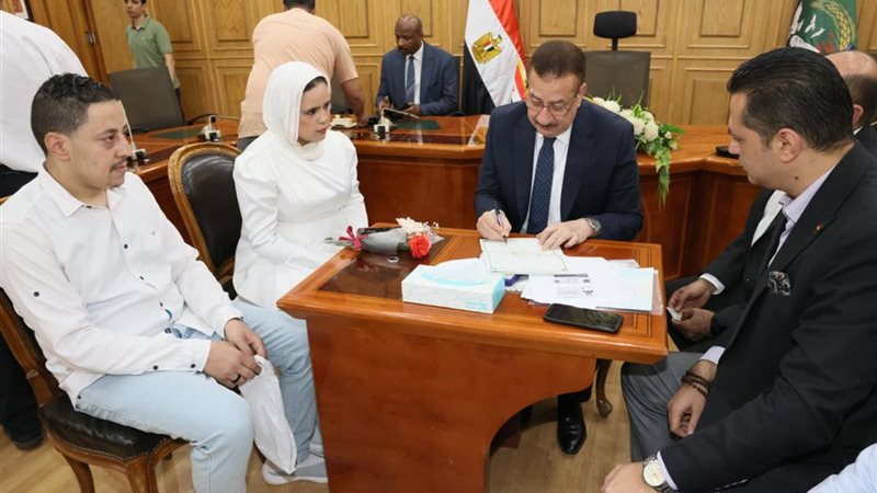 جانب من عقد القران بديوان عام المحافظة 