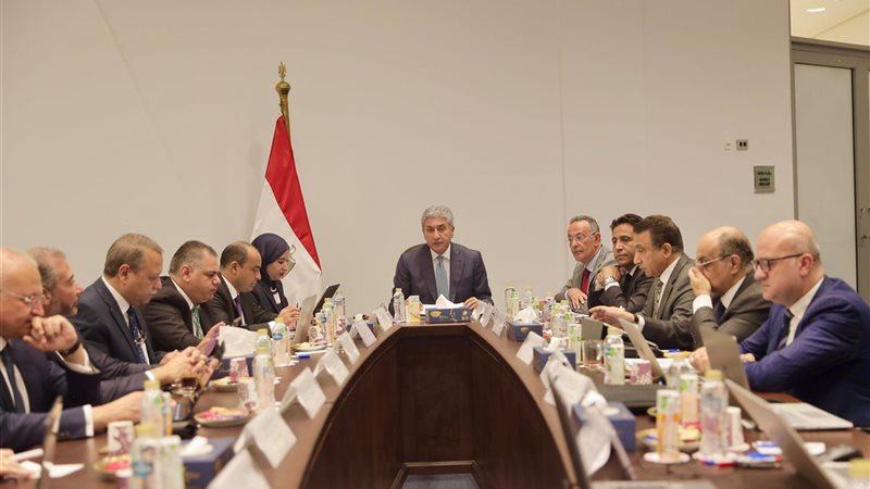 وزير السياحة خلال الإجتماع