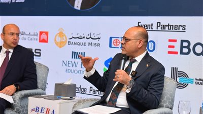 وزير العمل يفتتح ندوة تثقيفية بعنوان 