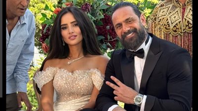 زينة تخطف الأنظار في كواليس مسلسلها الجديد.. ورد وشيكولاتة على الشاشة