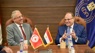   رئيس هيئة الدواء يبحث مع وزير الصحة التونسي تعزيز التكامل في القطاع الدوائي